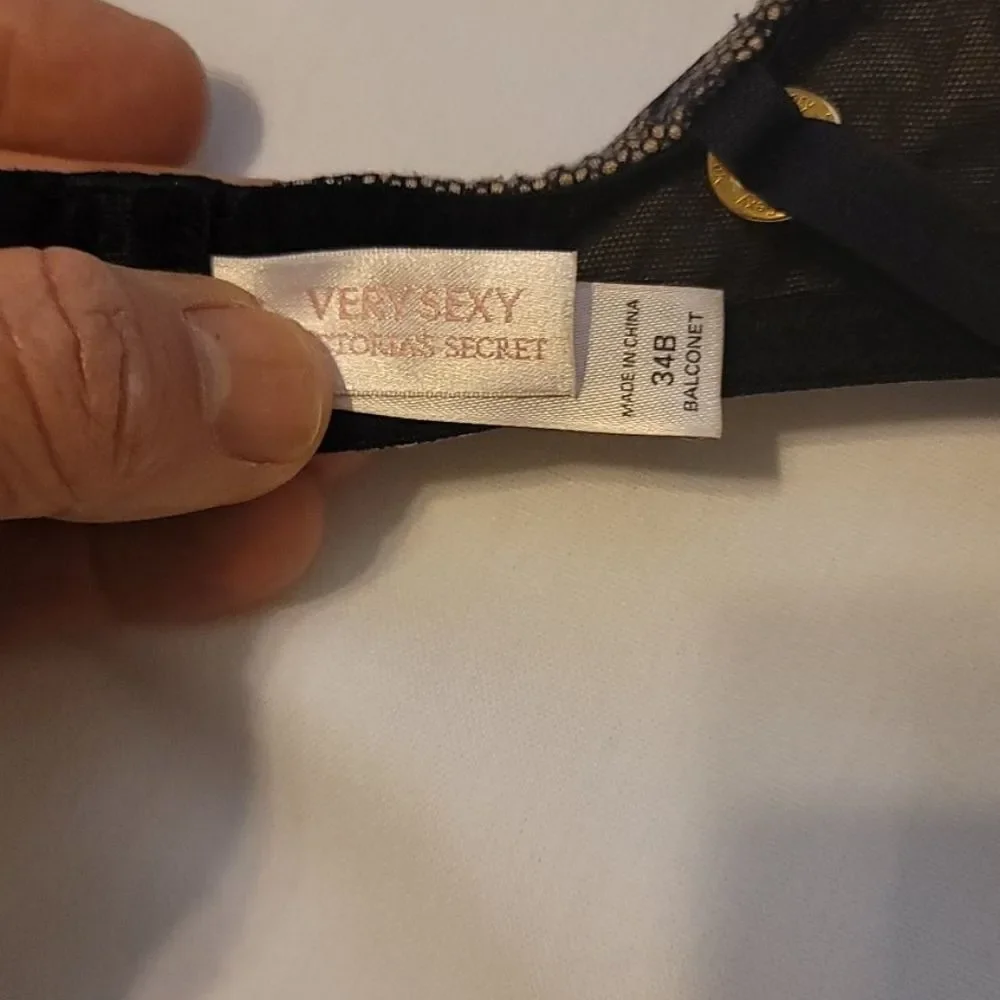 Bundle of Victoria's Secret bras‎